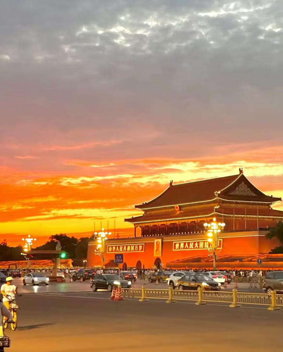 《夕阳下的天安门》作者：李国庆 二等奖.jpg